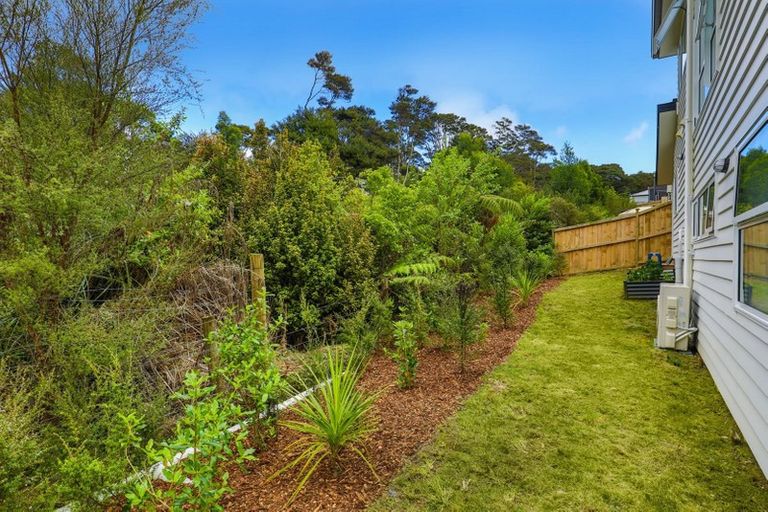 Photo of property in 28 Shah Place, Glen Eden, Auckland, 0602