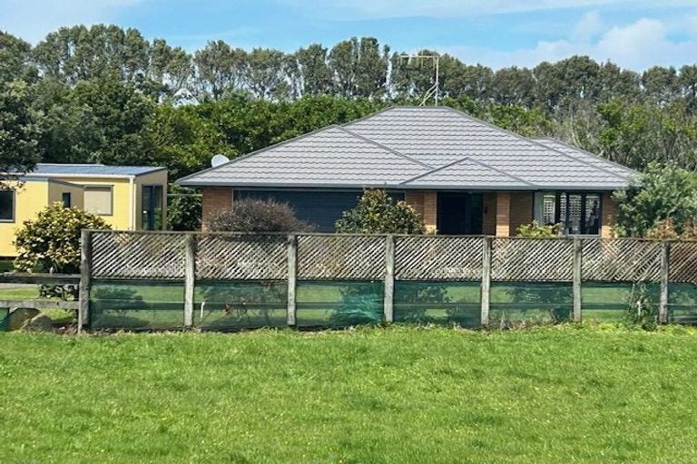 Photo of property in 286 Rehutai Road, Baylys Beach, Dargaville, 0377