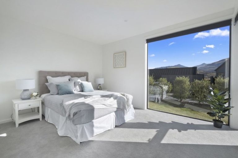 Photo of property in 4 Kotuku Lane, Jacks Point, Queenstown, 9371