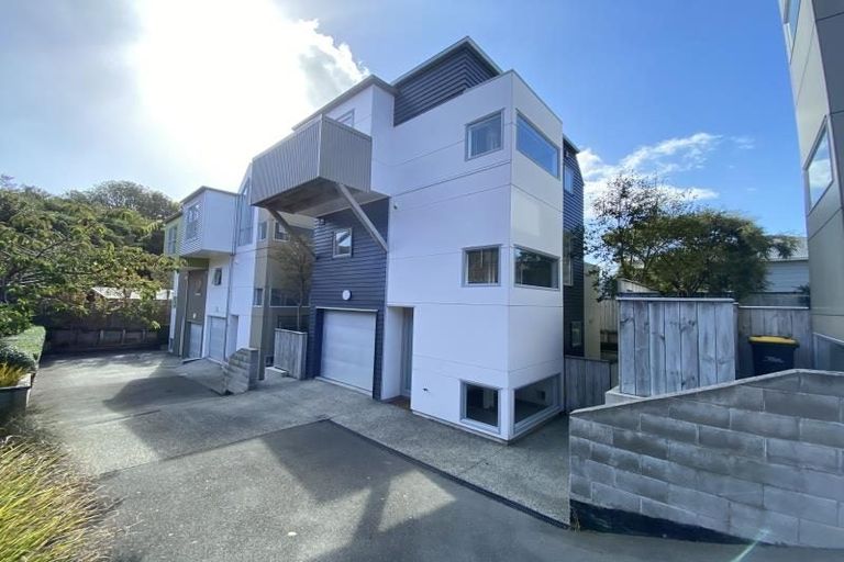 Photo of property in 3/12 Agra Crescent, Khandallah, Wellington, 6035