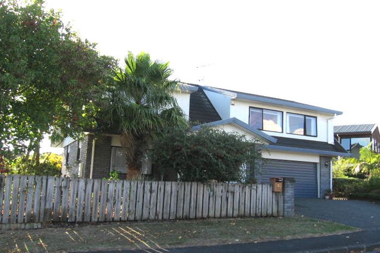Photo of property in 3 Lantana Road, Green Bay, Auckland, 0604