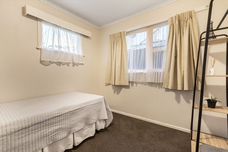 Photo of property in 11 Kashmir Road, Glen Eden, Auckland, 0602
