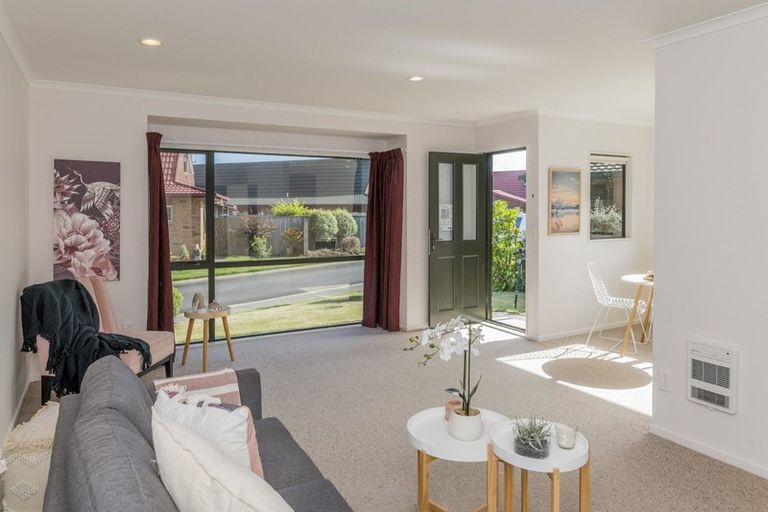 Photo of property in Rangeview Villas, 49/9 Fuller Close, Levin, 5510