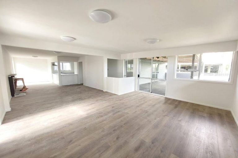 Photo of property in 2 Gallony Avenue, Massey, Auckland, 0614