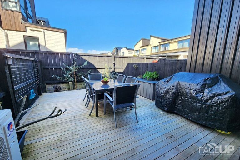 Photo of property in 15 Peihana Road, Hobsonville, Auckland, 0616