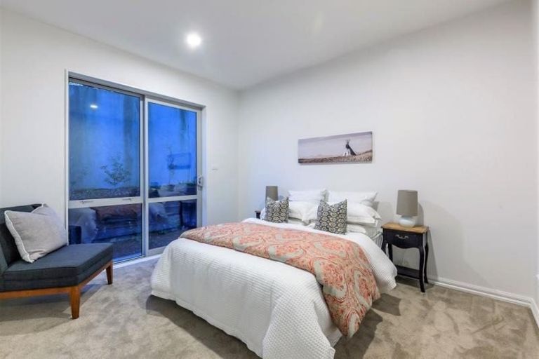 Photo of property in 10 Ian Gordon Lane, Orewa, 0931