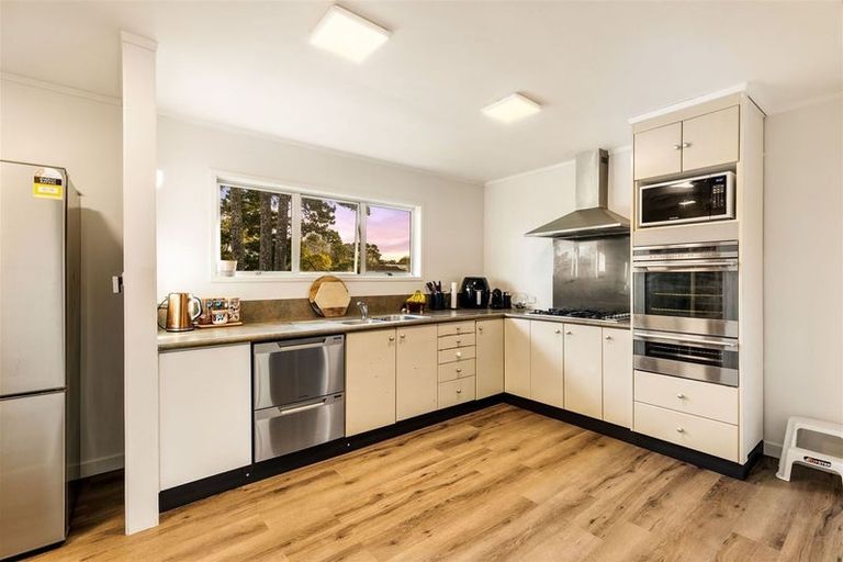 Photo of property in 93 Oreil Avenue, West Harbour, Auckland, 0618