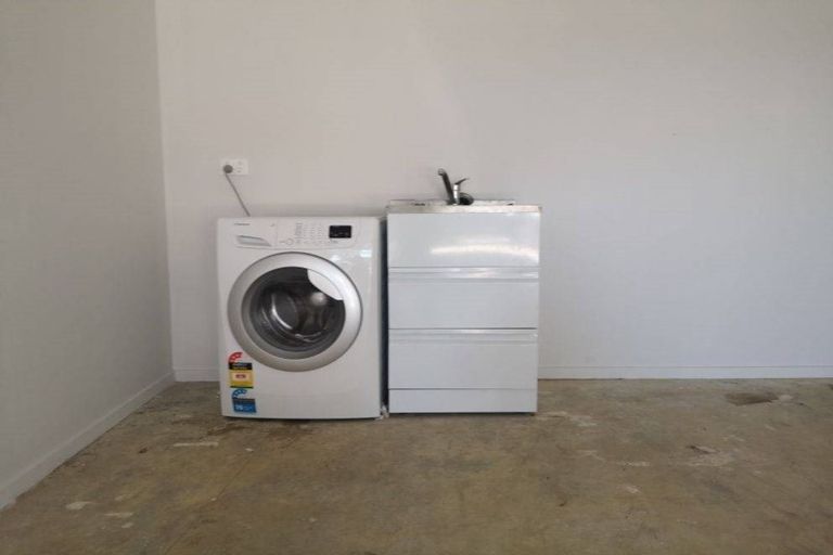 Photo of property in 2u1 Scotland Place, Hillcrest, Hamilton, 3216