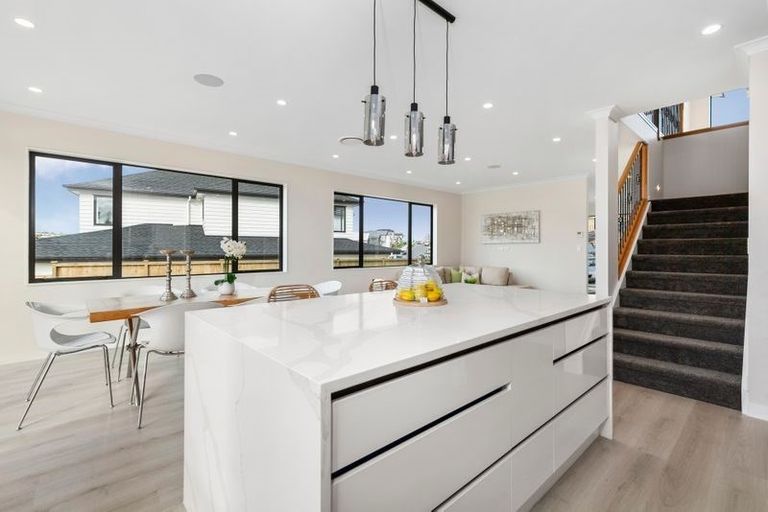 Photo of property in 31 Maka Terrace, Orewa, 0931