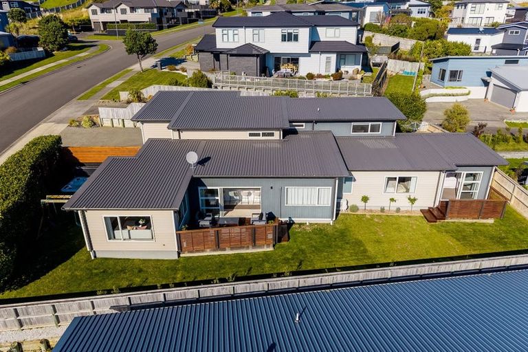 Photo of property in 48 Endeavour Drive, Whitby, Porirua, 5024