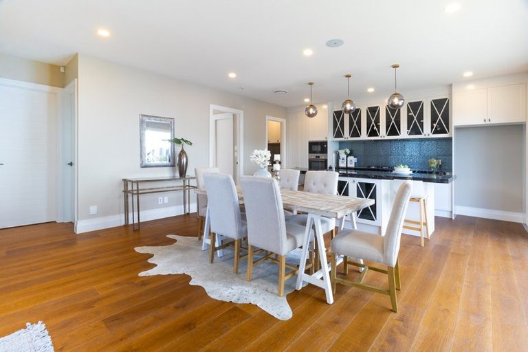 Photo of property in 32 Maka Terrace, Orewa, 0931