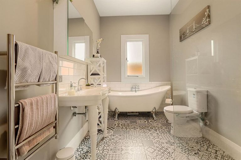 Photo of property in 55 Woodville Street, Edgeware, Christchurch, 8013