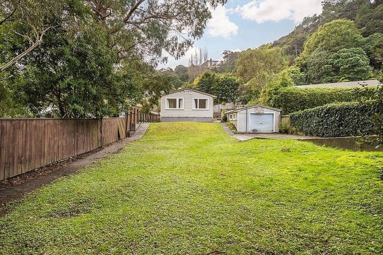 Photo of property in 10 James Grove, Stokes Valley, Lower Hutt, 5019