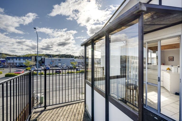 Photo of property in 2/8 Lee Road, Taradale, Napier, 4112