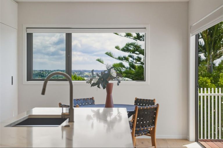 Photo of property in 85a Awaroa Road, Sunnyvale, Auckland, 0612