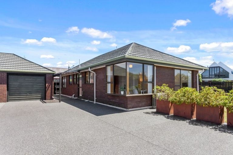 Photo of property in 14 Arkwright Place, Halswell, Christchurch, 8025