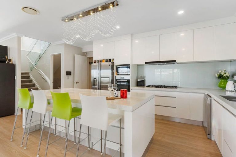 Photo of property in 13 Eastview Crescent, Stanmore Bay, Whangaparaoa, 0932
