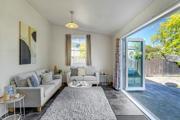 Photo of property in 74 Edward Avenue, Edgeware, Christchurch, 8013