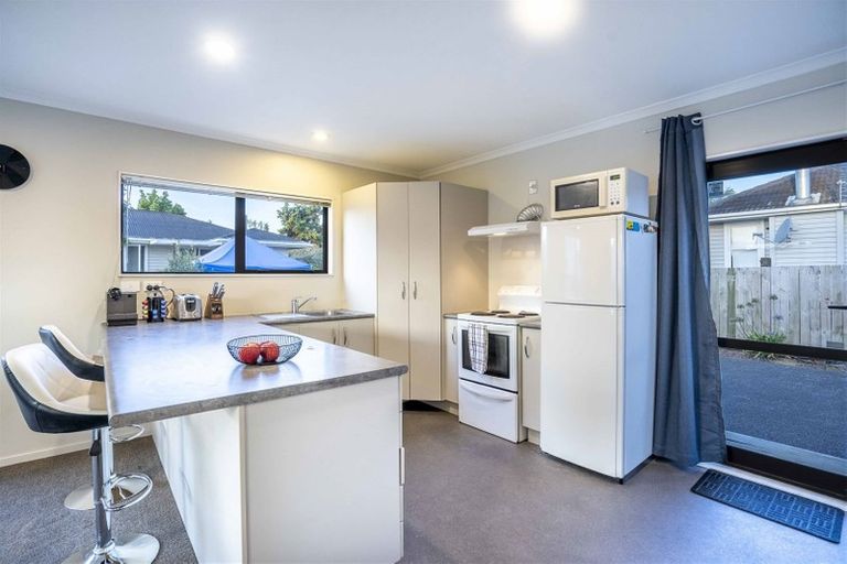 Photo of property in 25a Dawnhaven Drive, Te Atatu Peninsula, Auckland, 0610