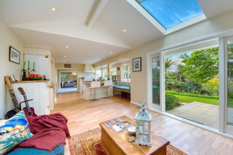 Photo of property in 7 Opou Road, Titirangi, Auckland, 0604