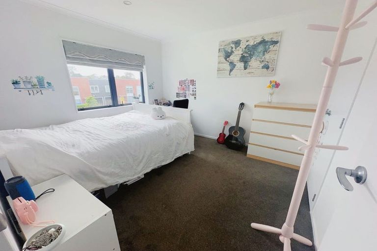 Photo of property in 2 Manutewhau Road, Massey, Auckland, 0614