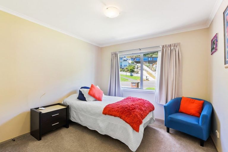 Photo of property in 16 Matuhi Street, Waikanae, 5036