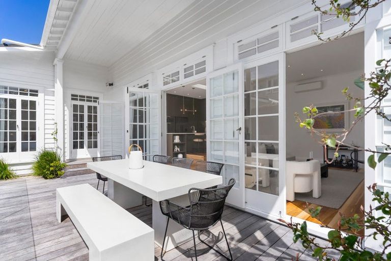 Photo of property in 44 Princes Street, Northcote Point, Auckland, 0627