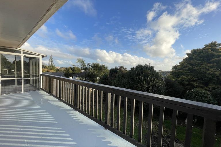 Photo of property in 34 Kingsclere Place, Goodwood Heights, Auckland, 2105