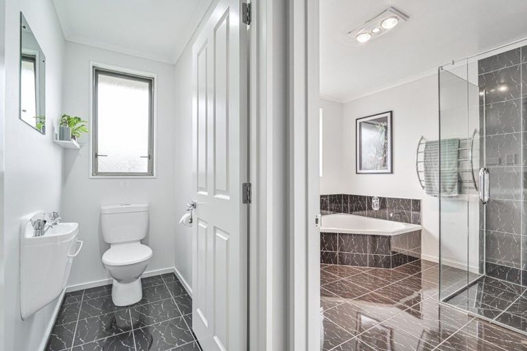 Photo of property in 95 Ferry Road, Clive, 4102