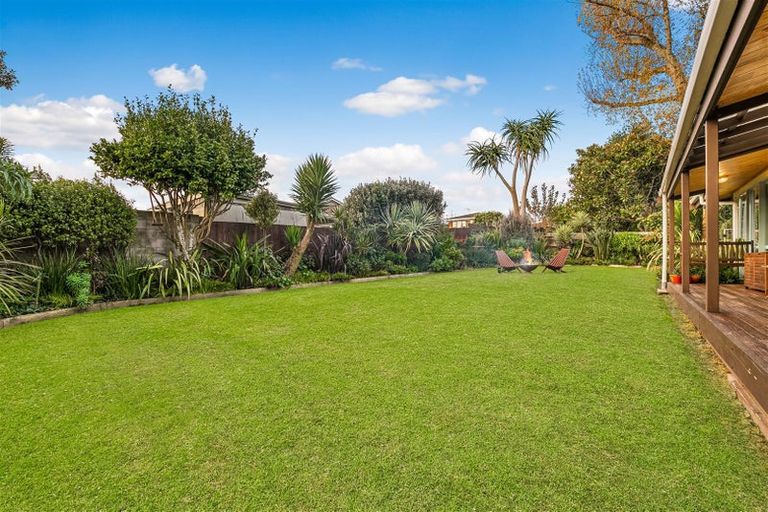 Photo of property in 2/111 Beach Road, Castor Bay, Auckland, 0620