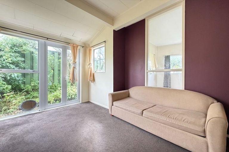 Photo of property in 10 Westview Grove, Miramar, Wellington, 6022