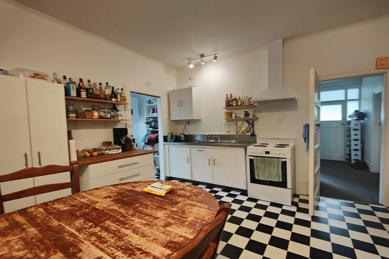 Photo of property in 10 Governor Road, Northland, Wellington, 6012