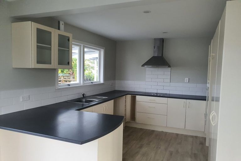 Photo of property in 61 Gloria Avenue, Te Atatu Peninsula, Auckland, 0610