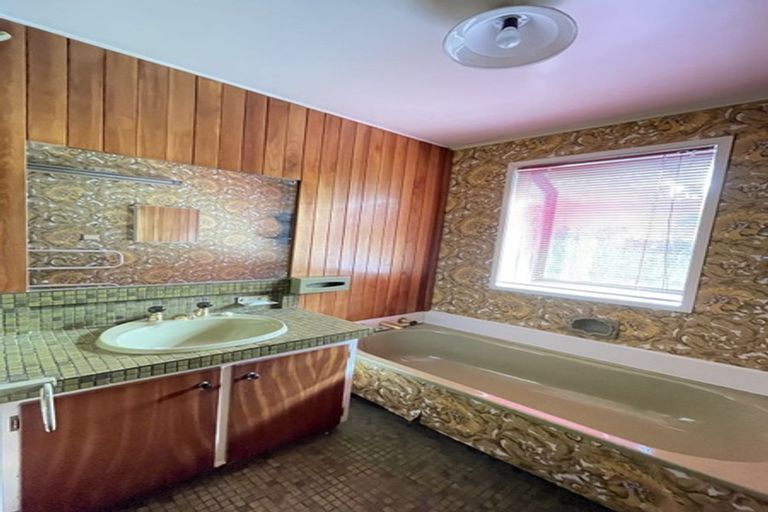 Photo of property in 32 Regency Place, Sunnynook, Auckland, 0632
