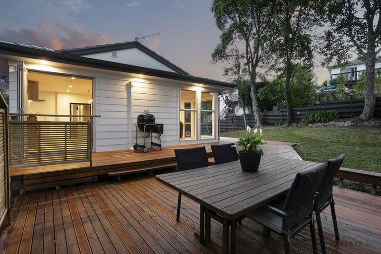 Photo of property in 7 Stallard Place, Glen Eden, Auckland, 0602