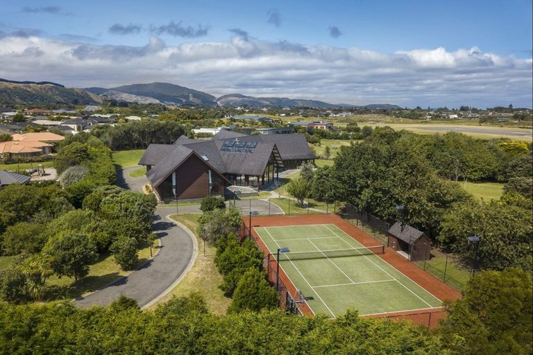 Photo of property in 132 Milne Drive, Paraparaumu, 5032