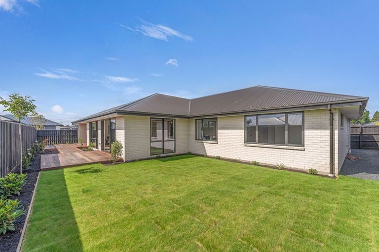 Photo of property in 8 Cam Mill Place, Rangiora, 7400