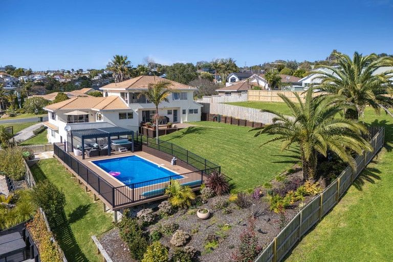 Photo of property in 11 Azure Grove, Unsworth Heights, Auckland, 0632