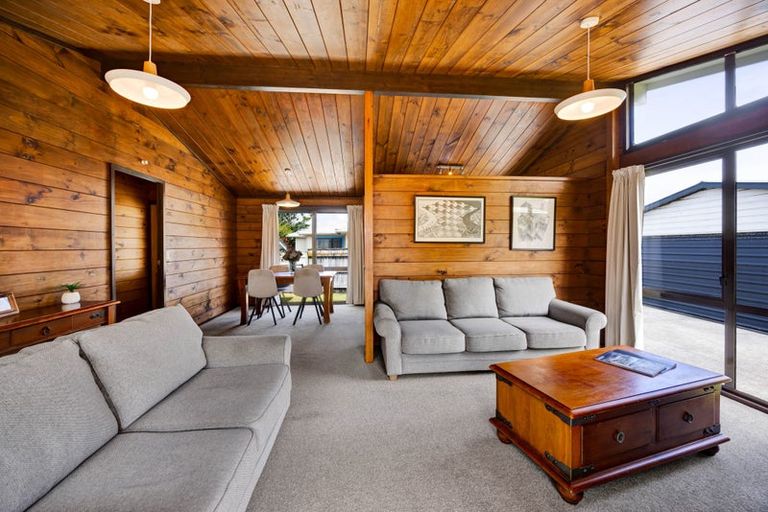 Photo of property in 23 Rospeath Crescent, Spotswood, New Plymouth, 4310