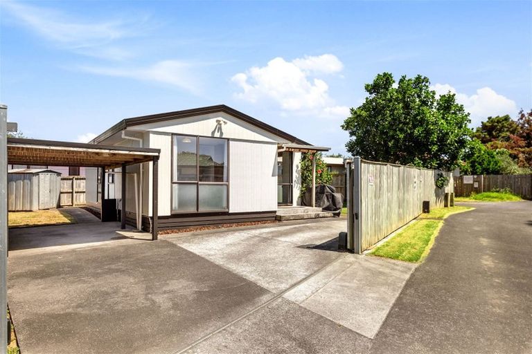 Photo of property in 8 Cameron Place, Ranui, Auckland, 0612
