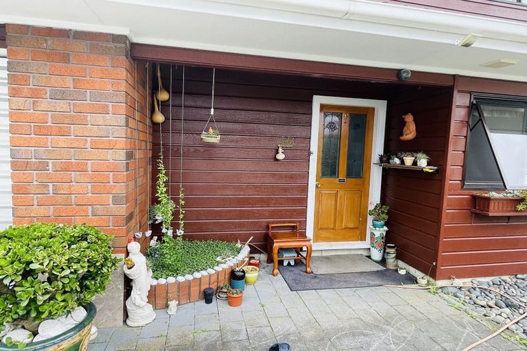 Photo of property in 89 Royal View Road, Te Atatu South, Auckland, 0610