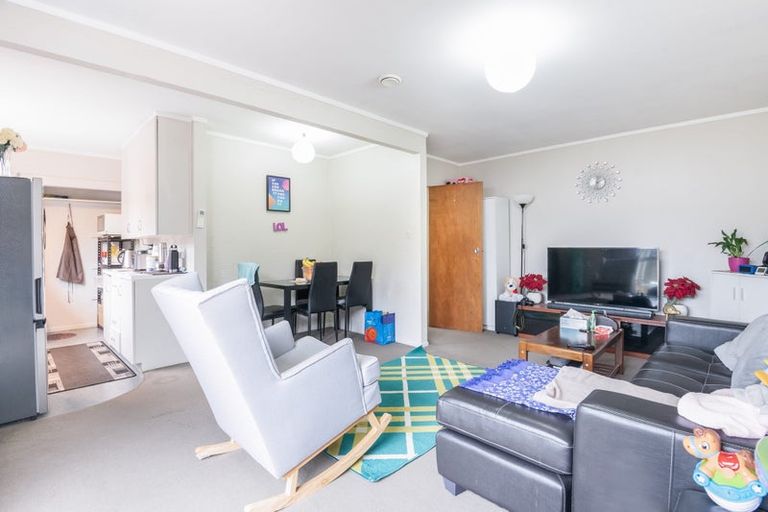 Photo of property in 146u2 Newlands Road, Newlands, Wellington, 6037