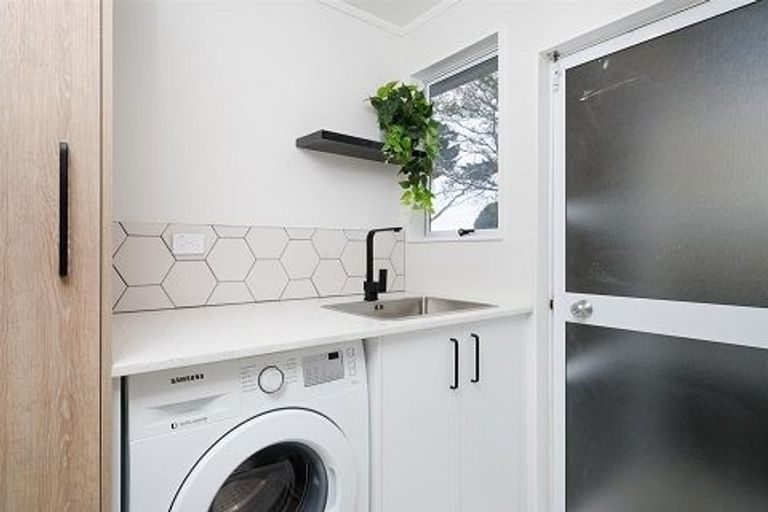 Photo of property in 2/77 Luanda Drive, Ranui, Auckland, 0612