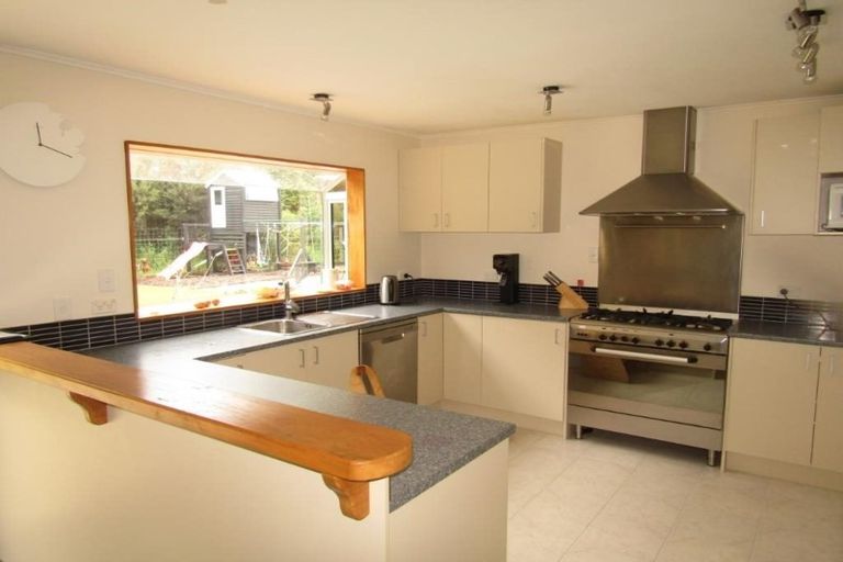 Photo of property in 2 Colletts Road, Mangaroa, Upper Hutt, 5371