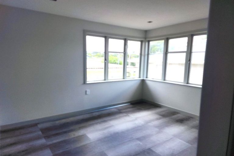 Photo of property in 32 Fruitvale Road, New Lynn, Auckland, 0600