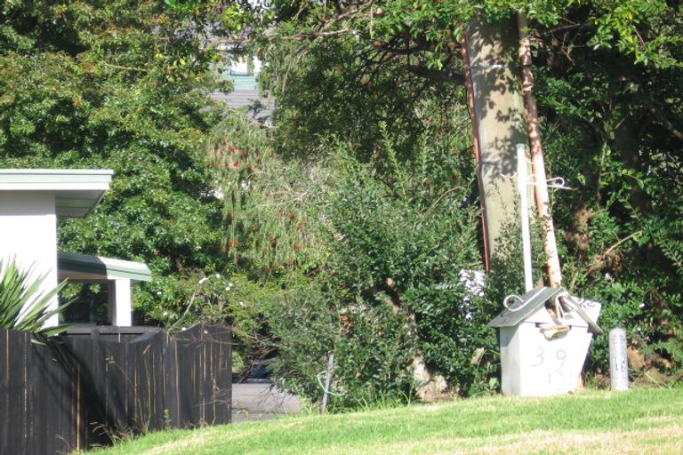 Photo of property in 3/39 Fairmount Road, Titirangi, Auckland, 0604