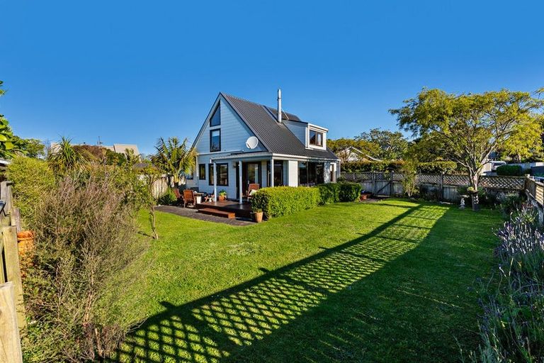 Photo of property in 5 Kaitake Place, Oakura, 4314