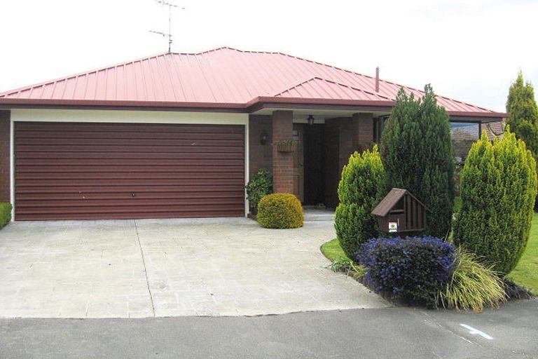 Photo of property in 1 Innisfree Place, Northwood, Christchurch, 8051