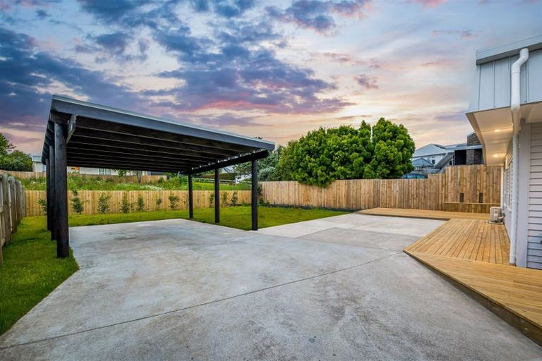 Photo of property in 5 Duchess Way, Riverhead, 0820