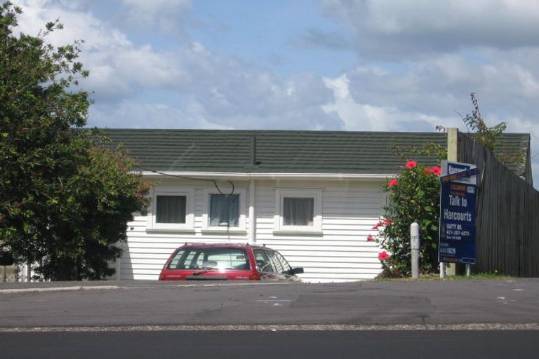 Photo of property in 2/349 Glenfield Road, Glenfield, Auckland, 0629